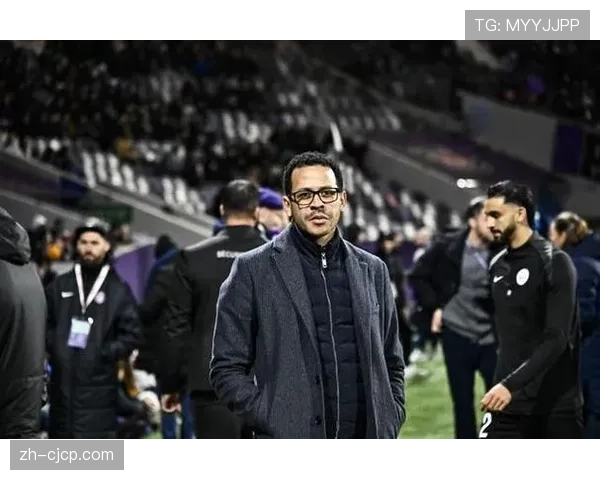 切尔西新帅罗塞尼尔构建4-2-3-1体系,边后卫内收成战术核心 切尔西新帅罗塞尼尔构建4-2-3-1体系,边后卫内收成战术核心